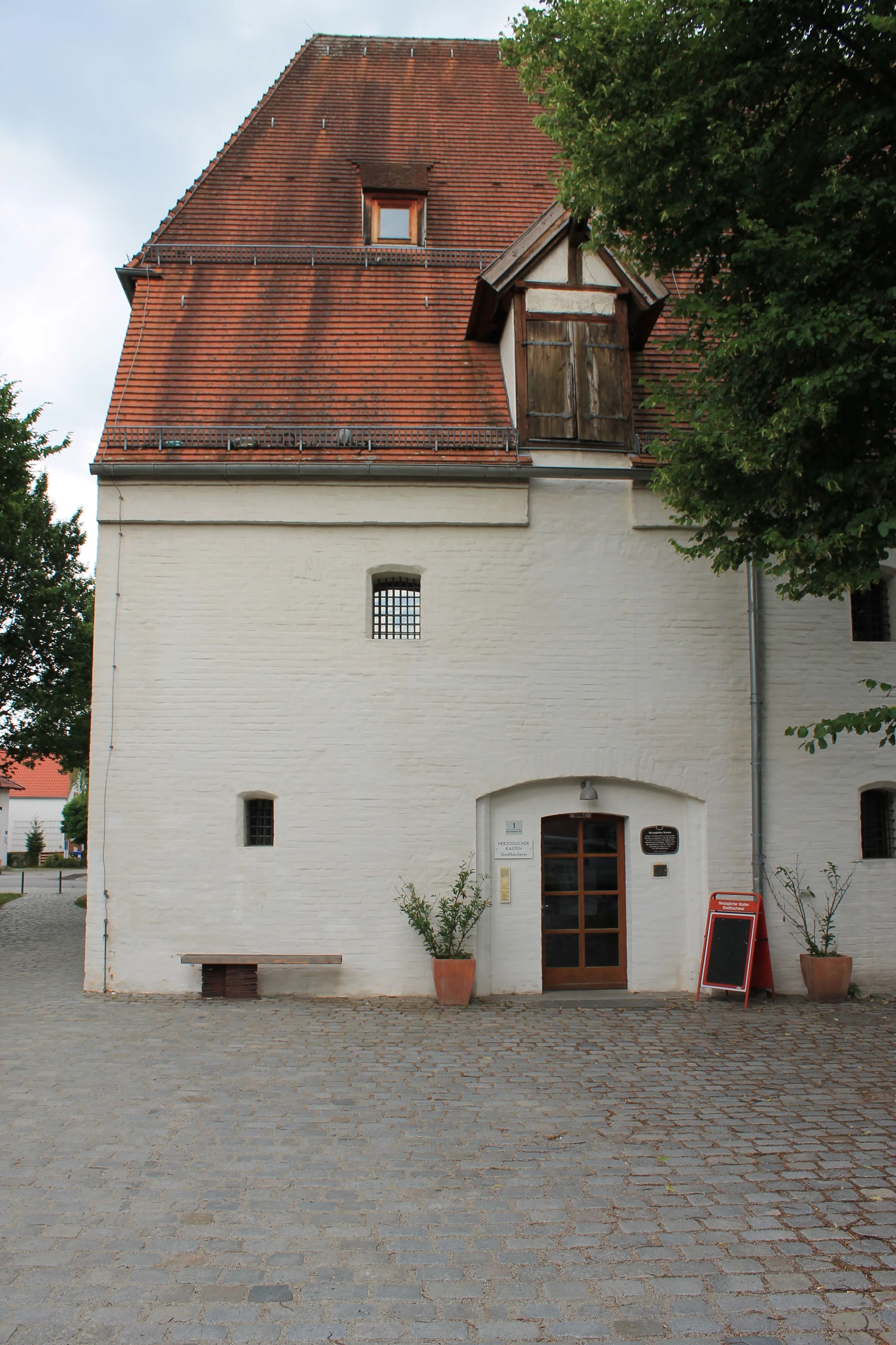 Herzoglicher Kasten