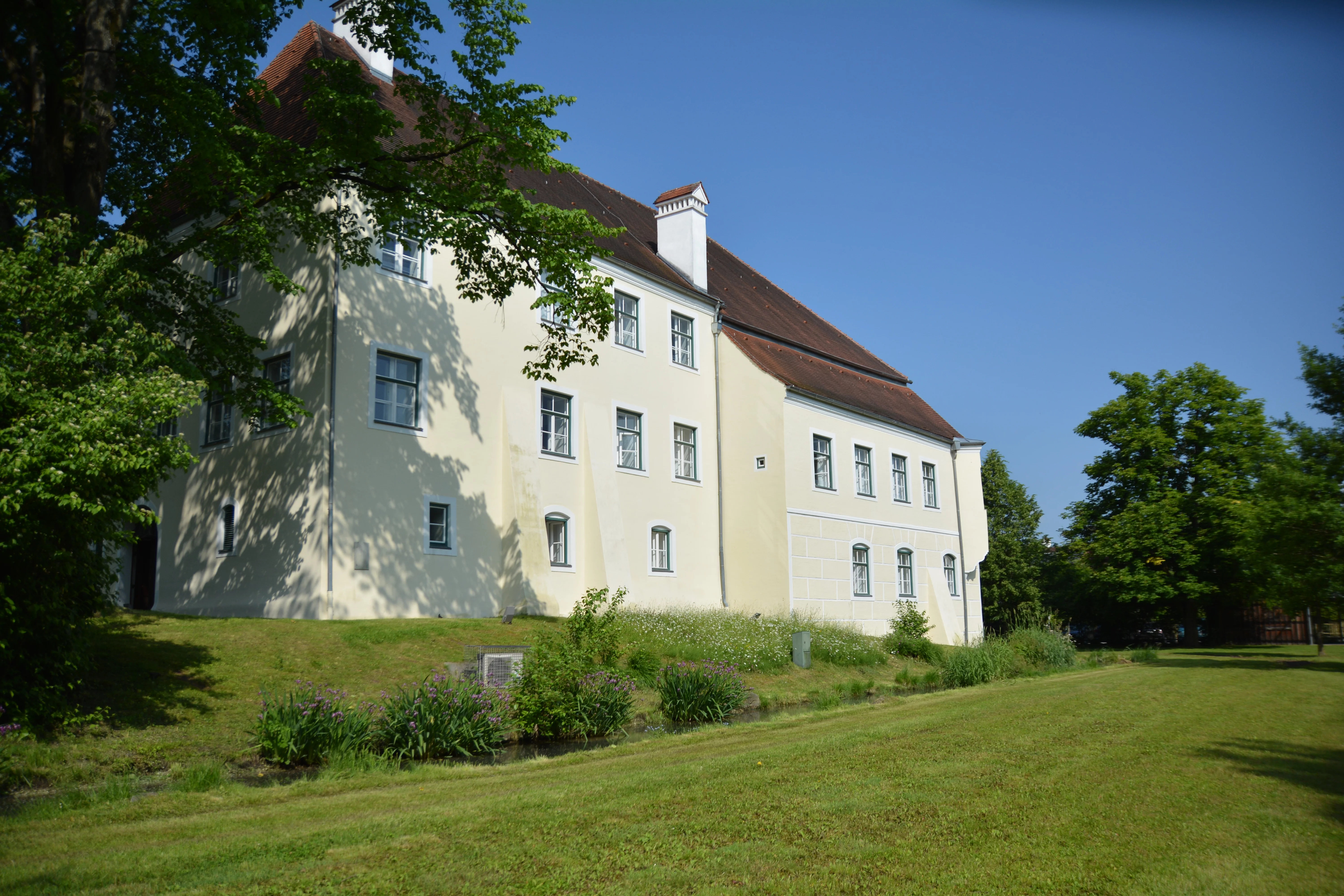 Schloss Adlstein mit Park